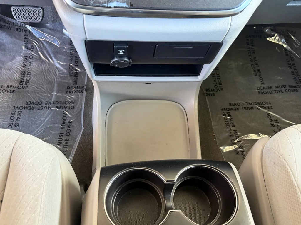 Toyota Sienna photo 16