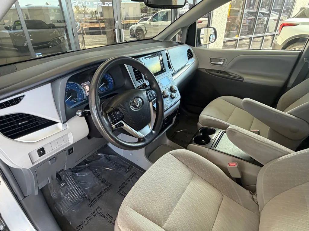 Toyota Sienna photo 8