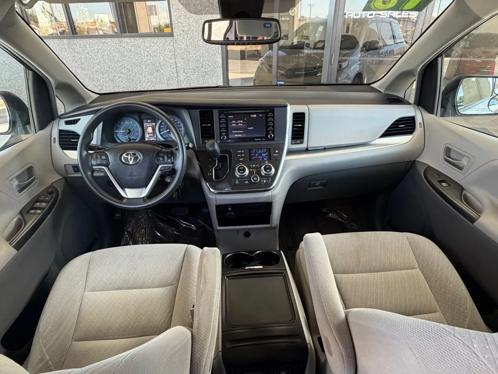 Toyota Sienna photo 21