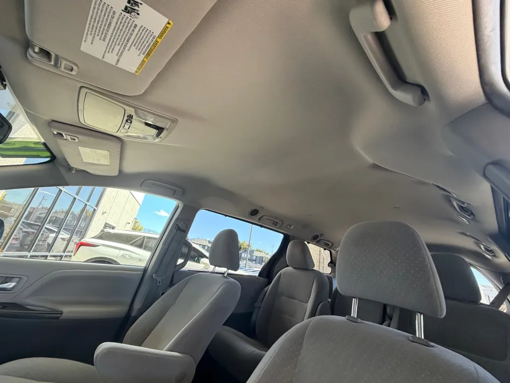 Toyota Sienna photo 18