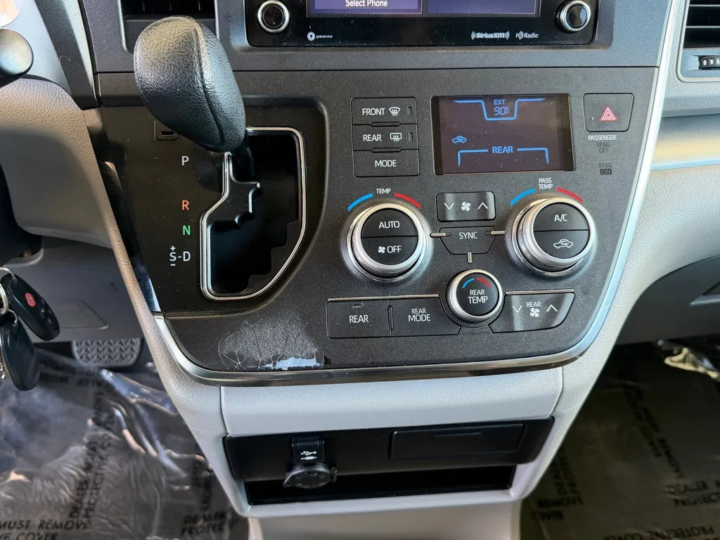 Toyota Sienna photo 15