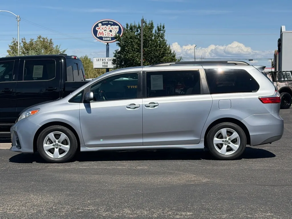 Toyota Sienna photo 45