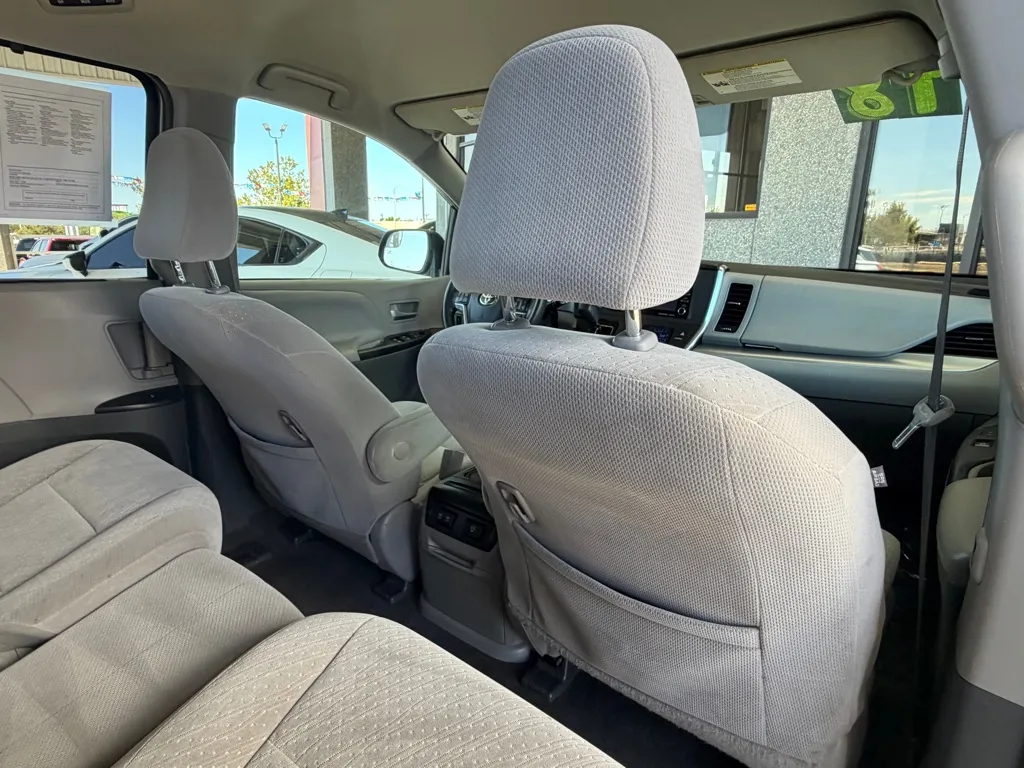 Toyota Sienna photo 32