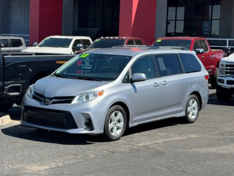 Silver 2018 TOYOTA SIENNA LE for sale in Albuquerque, NM