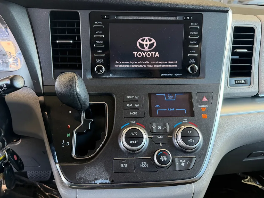 Toyota Sienna photo 13
