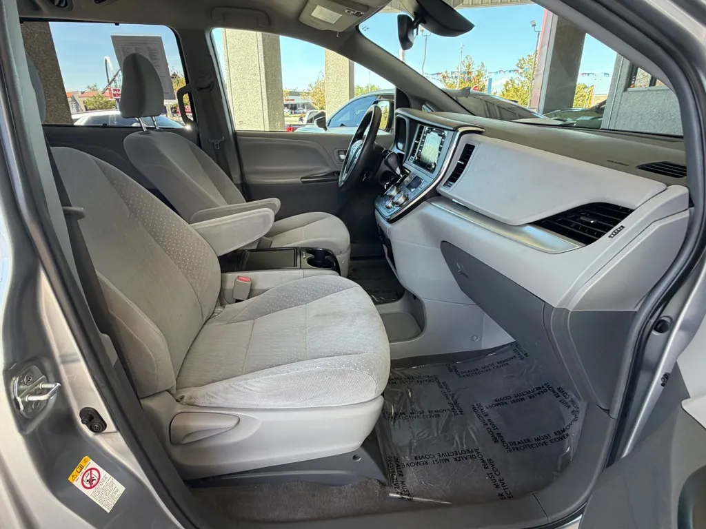 Toyota Sienna photo 33