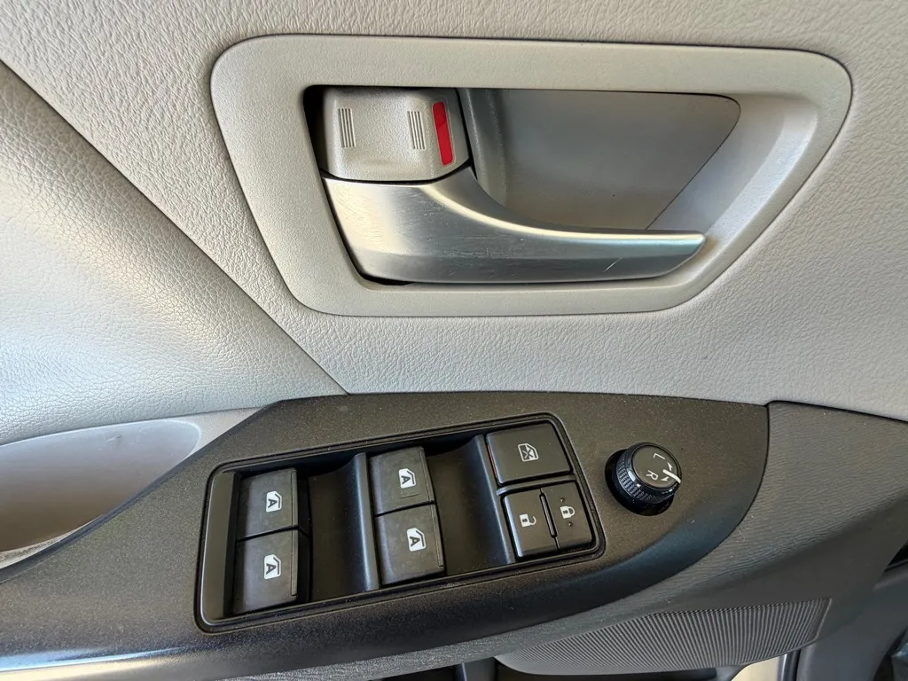 Toyota Sienna photo 20