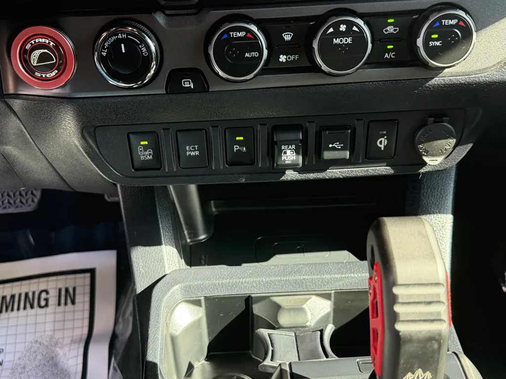 Toyota Tacoma photo 14