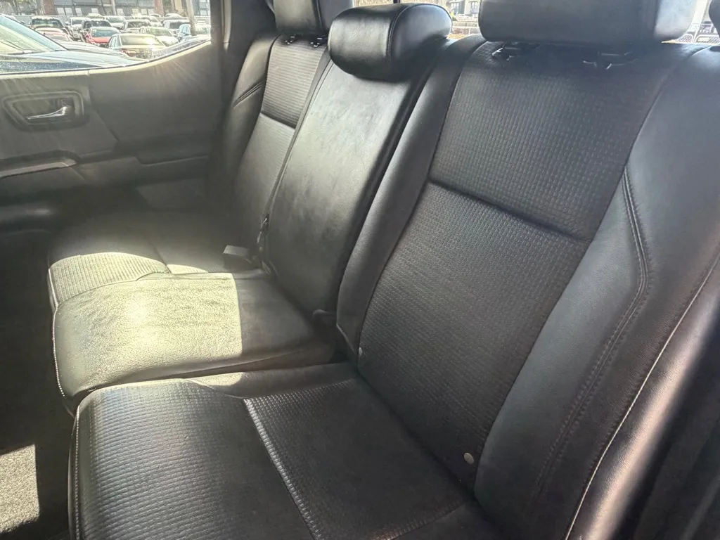 Toyota Tacoma photo 22