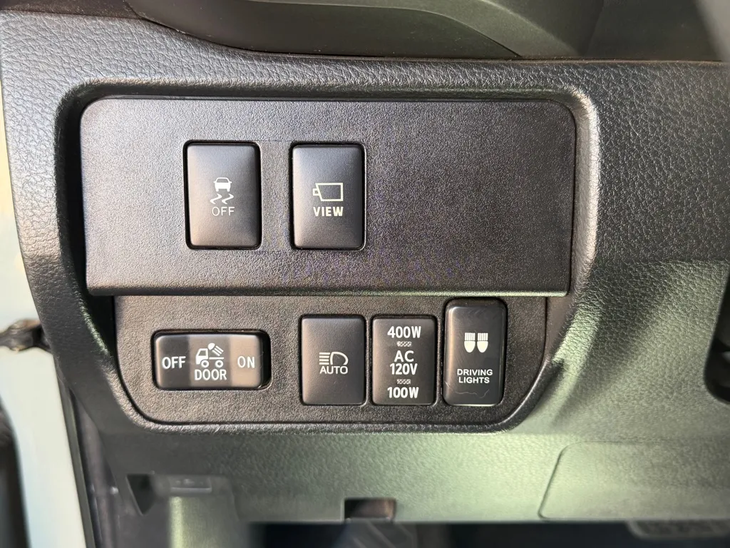 Toyota Tacoma photo 16