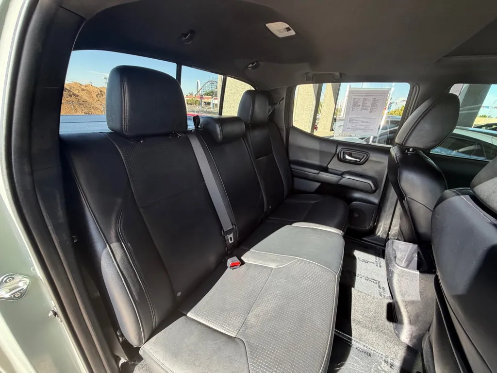 Toyota Tacoma photo 29