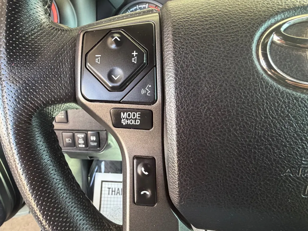 Toyota Tacoma photo 10