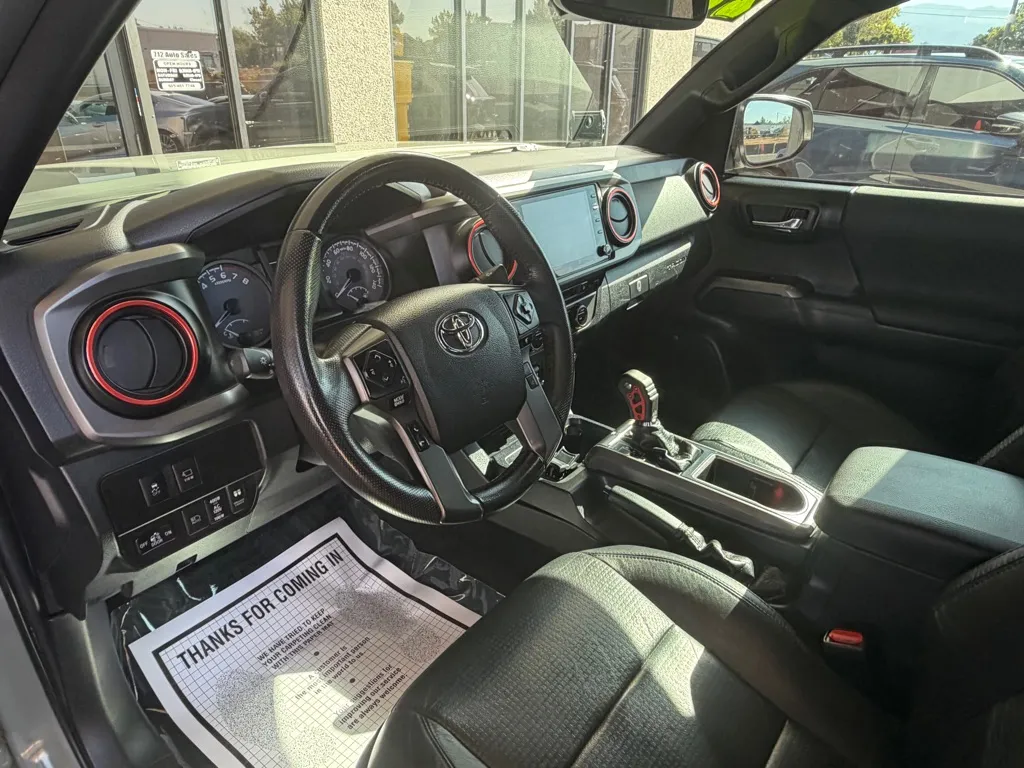 Toyota Tacoma photo 7