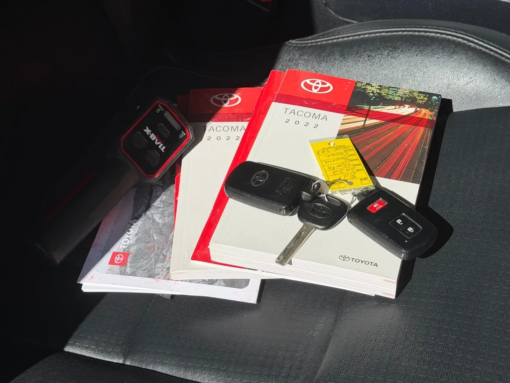 Toyota Tacoma photo 36