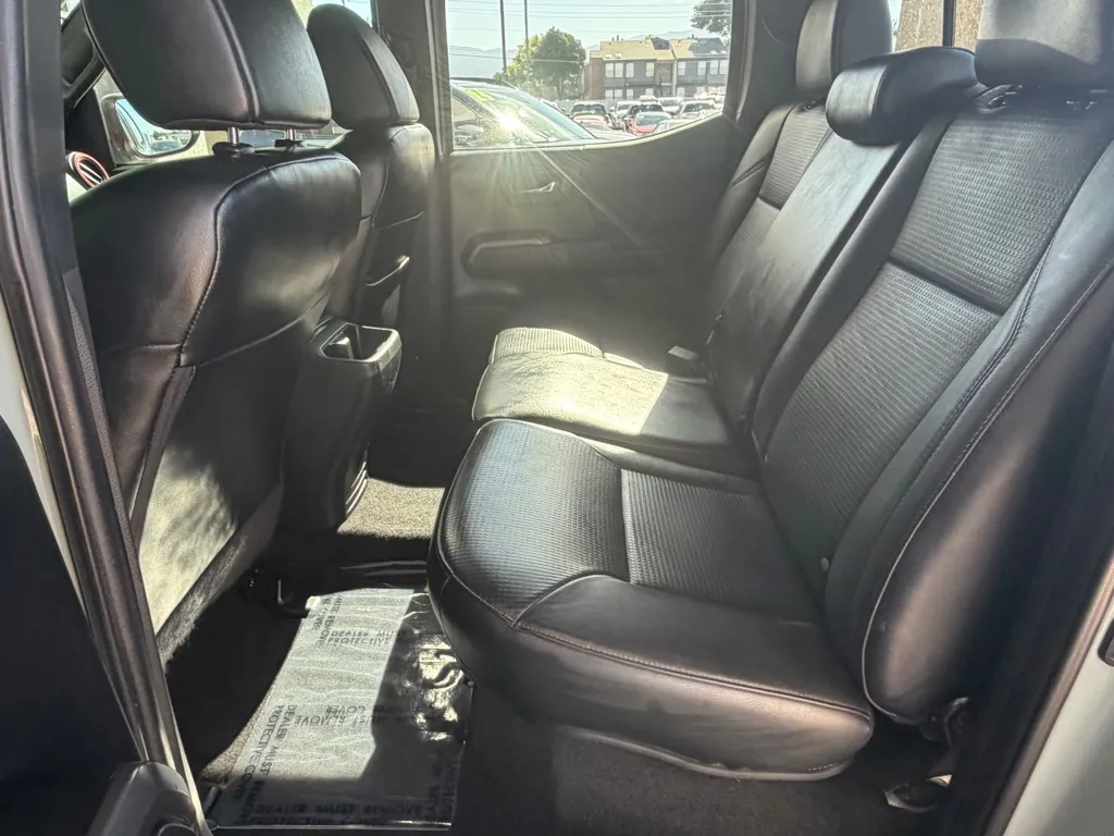 Toyota Tacoma photo 21