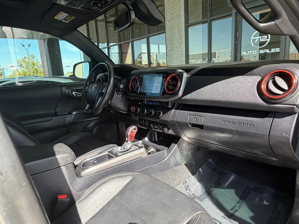 Toyota Tacoma photo 34