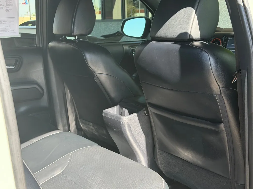 Toyota Tacoma photo 30