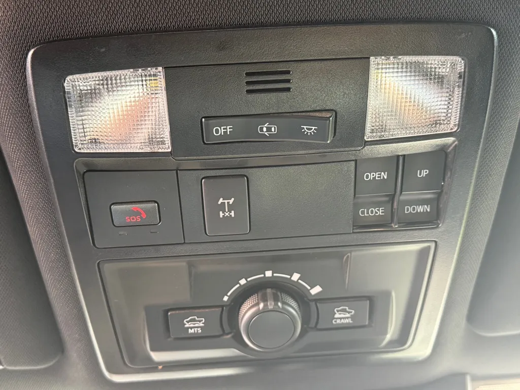 Toyota Tacoma photo 17