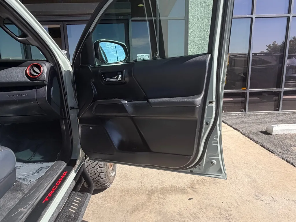 Toyota Tacoma photo 35