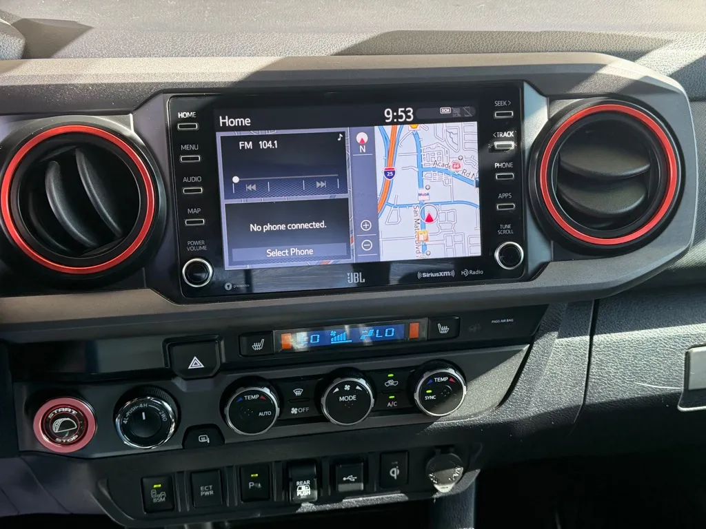Toyota Tacoma photo 12
