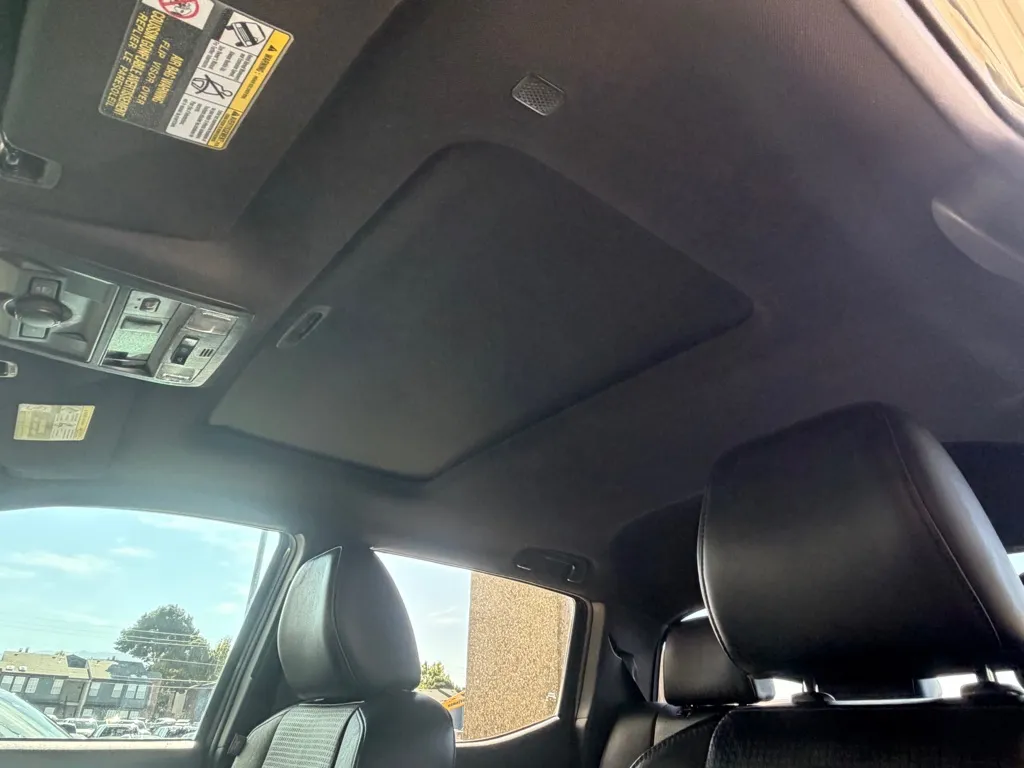 Toyota Tacoma photo 18