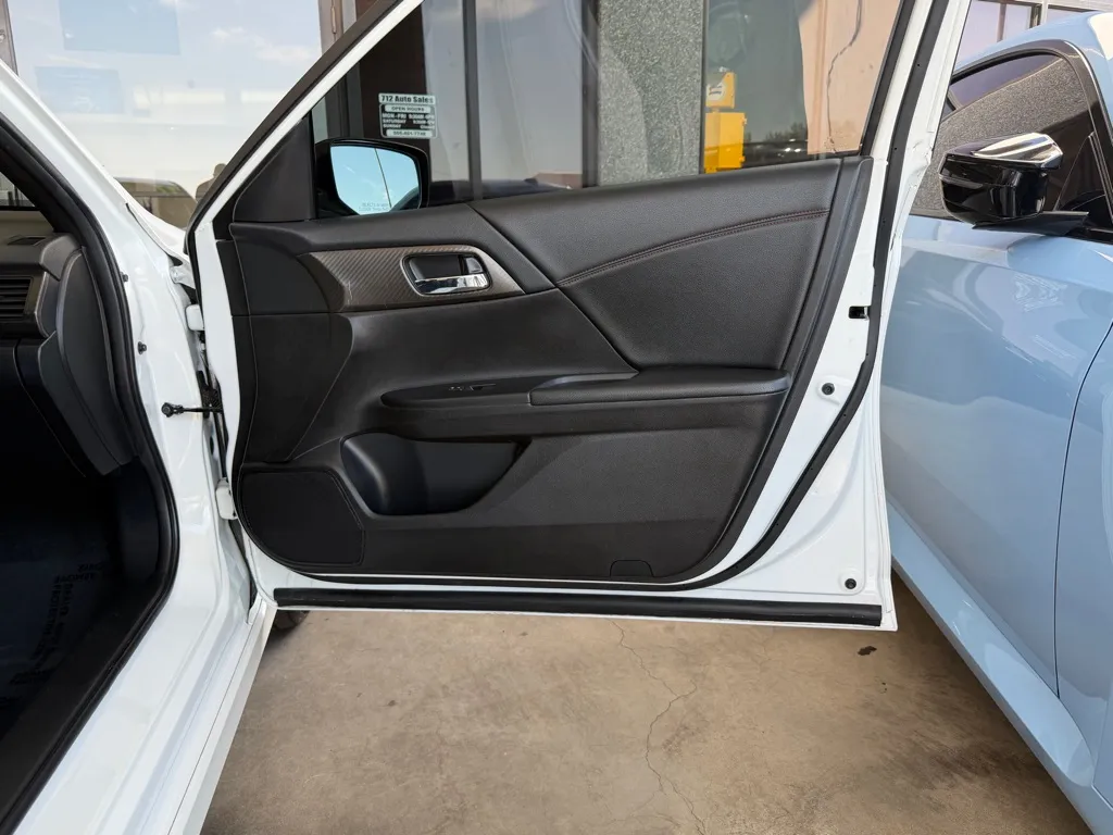 Honda Accord photo 36