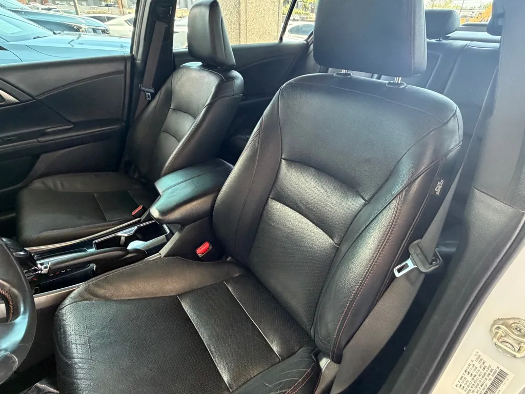 Honda Accord photo 6