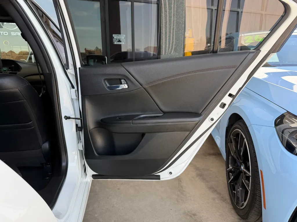 Honda Accord photo 32