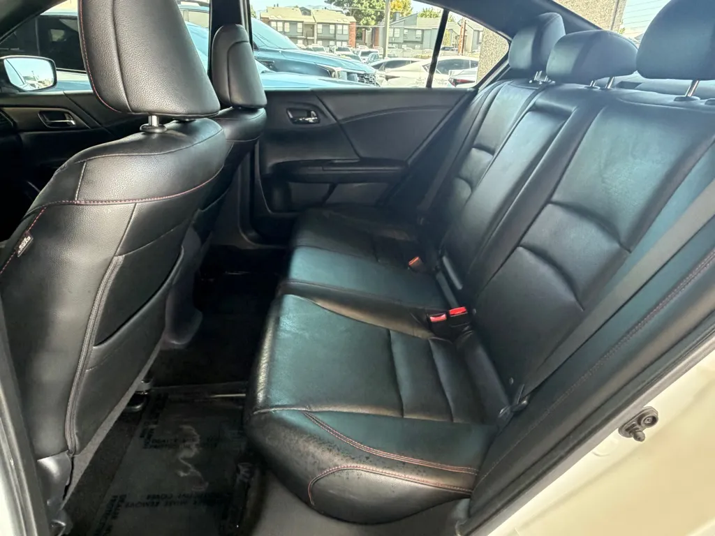 Honda Accord photo 21