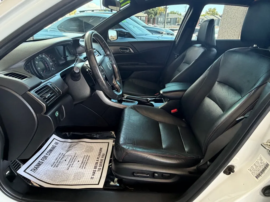 Honda Accord photo 5