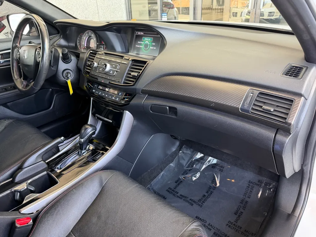 Honda Accord photo 35