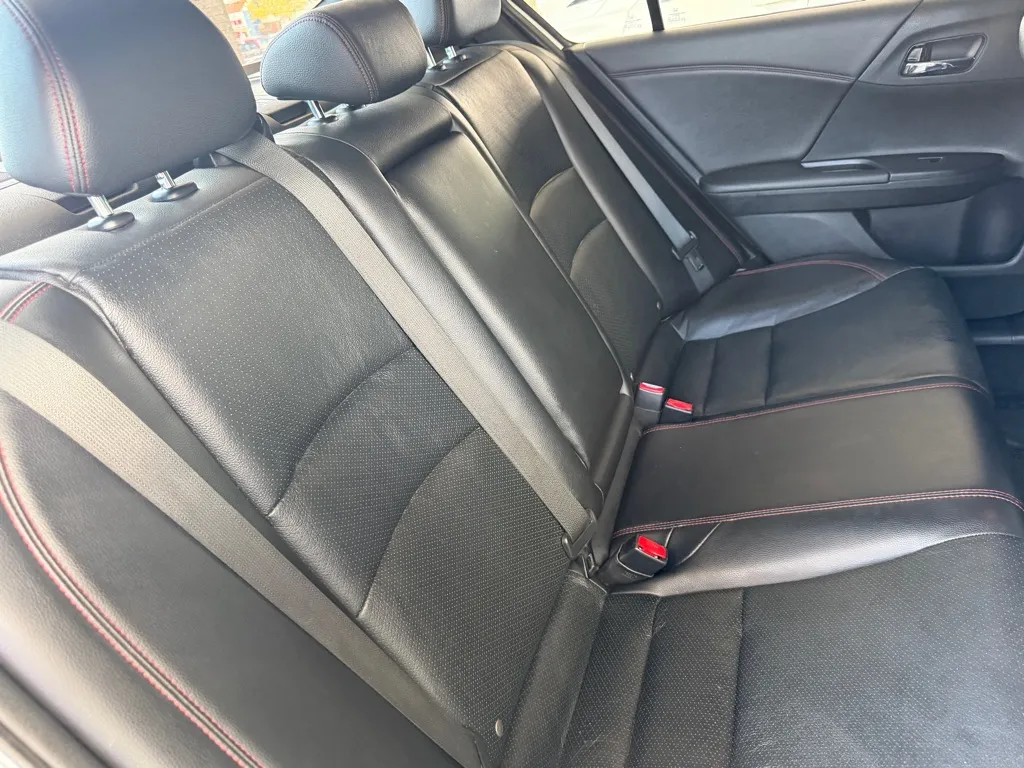Honda Accord photo 30