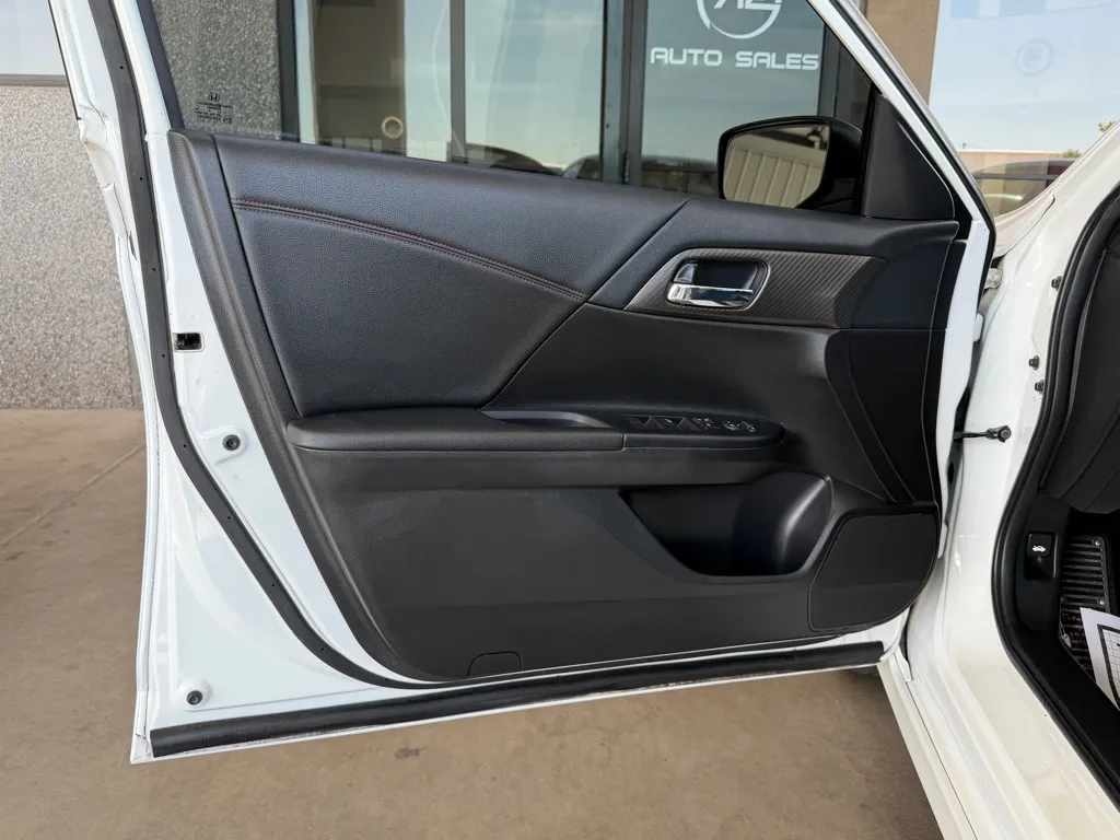 Honda Accord photo 19