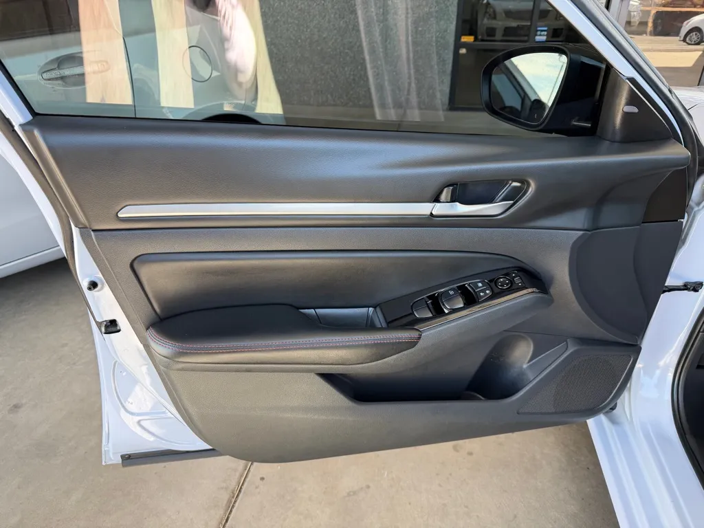 Nissan Altima photo 8