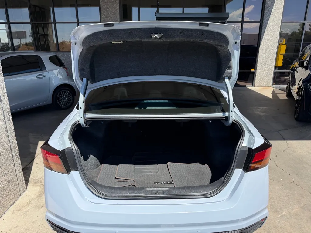 Nissan Altima photo 21