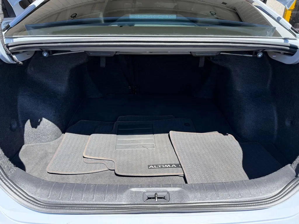 Nissan Altima photo 22