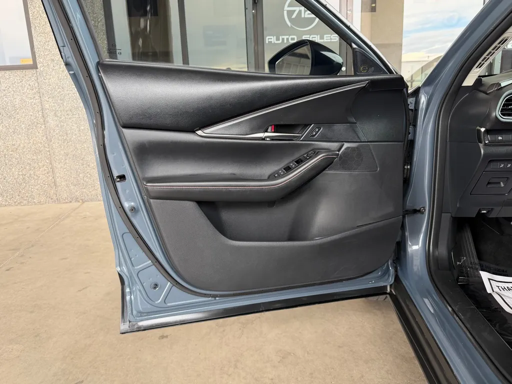 Mazda CX-30 photo 17