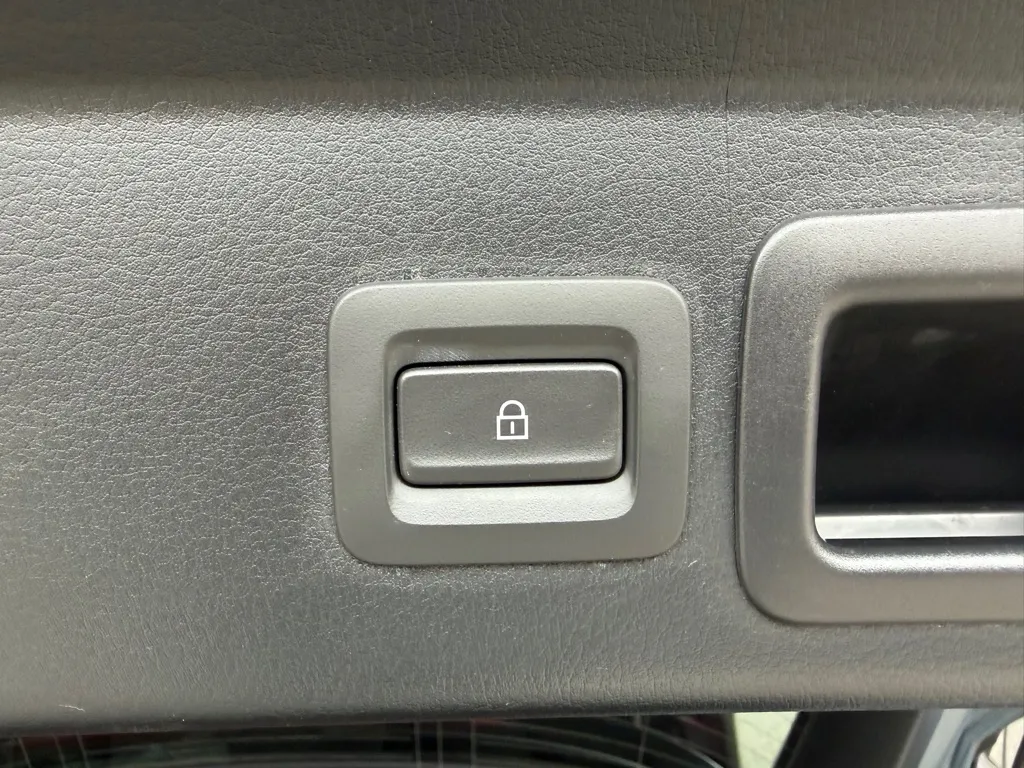 Mazda CX-30 photo 27