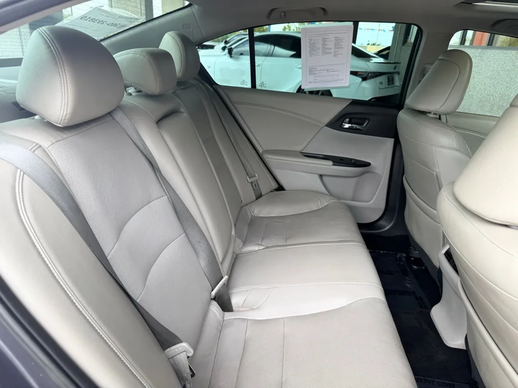 Honda Accord photo 19