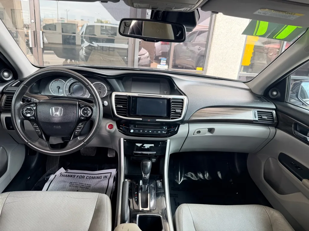 Honda Accord photo 17