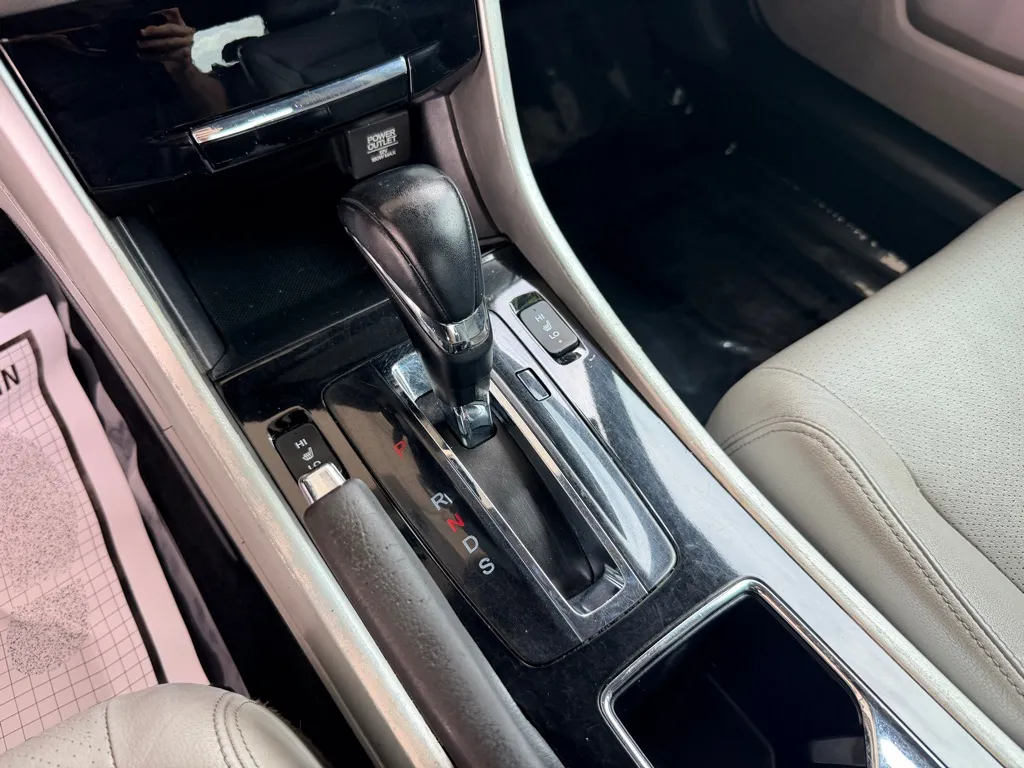 Honda Accord photo 11