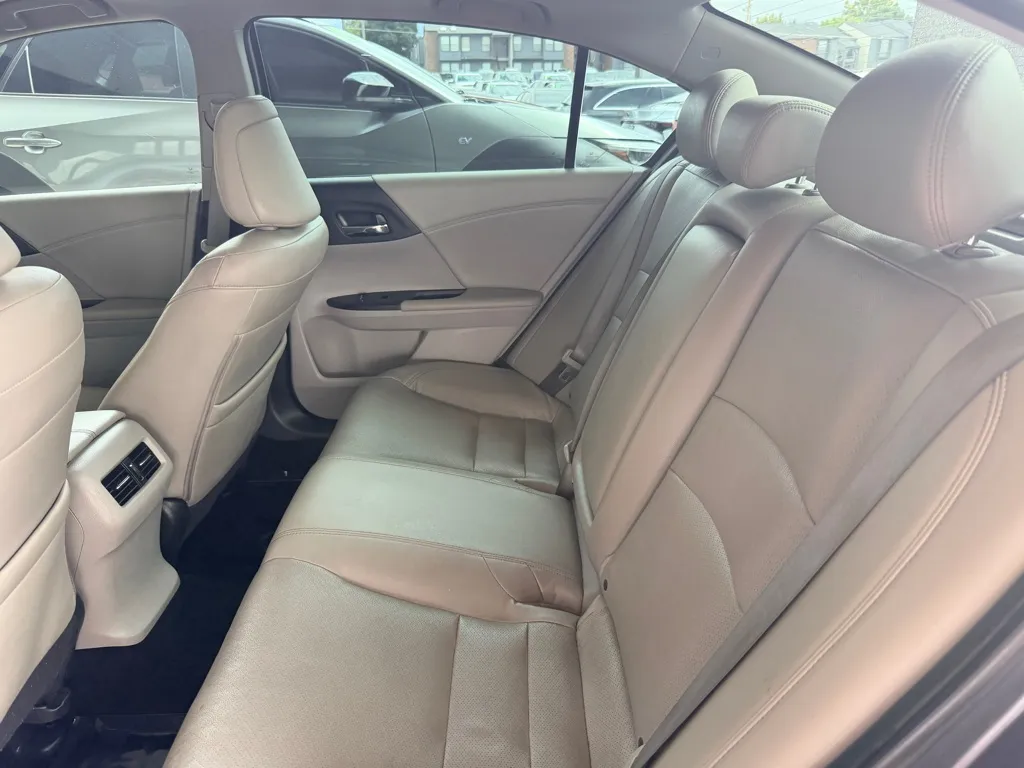 Honda Accord photo 16