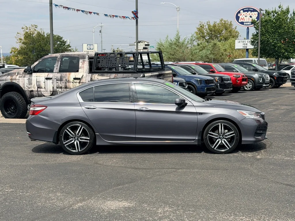 Honda Accord photo 3