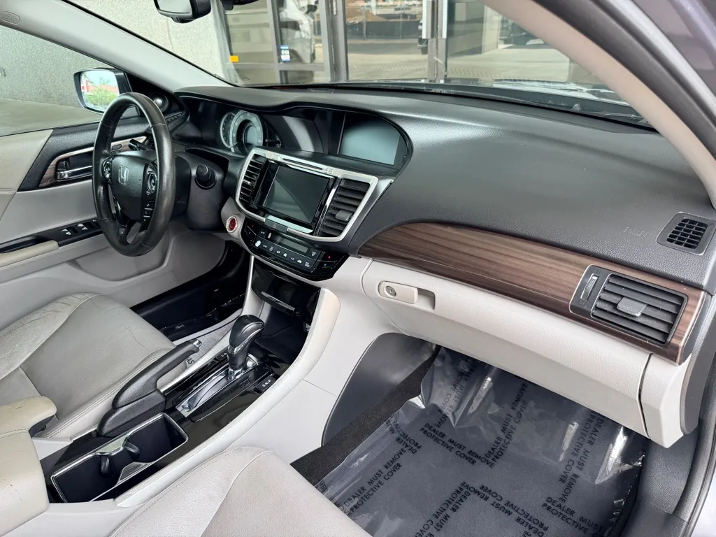 Honda Accord photo 21