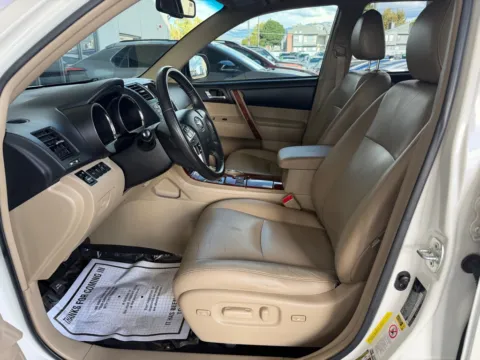 More photos of 2012 TOYOTA HIGHLANDER LIMITED at 712 Auto Sales, NM