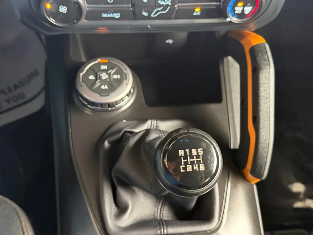 Ford Bronco photo 15