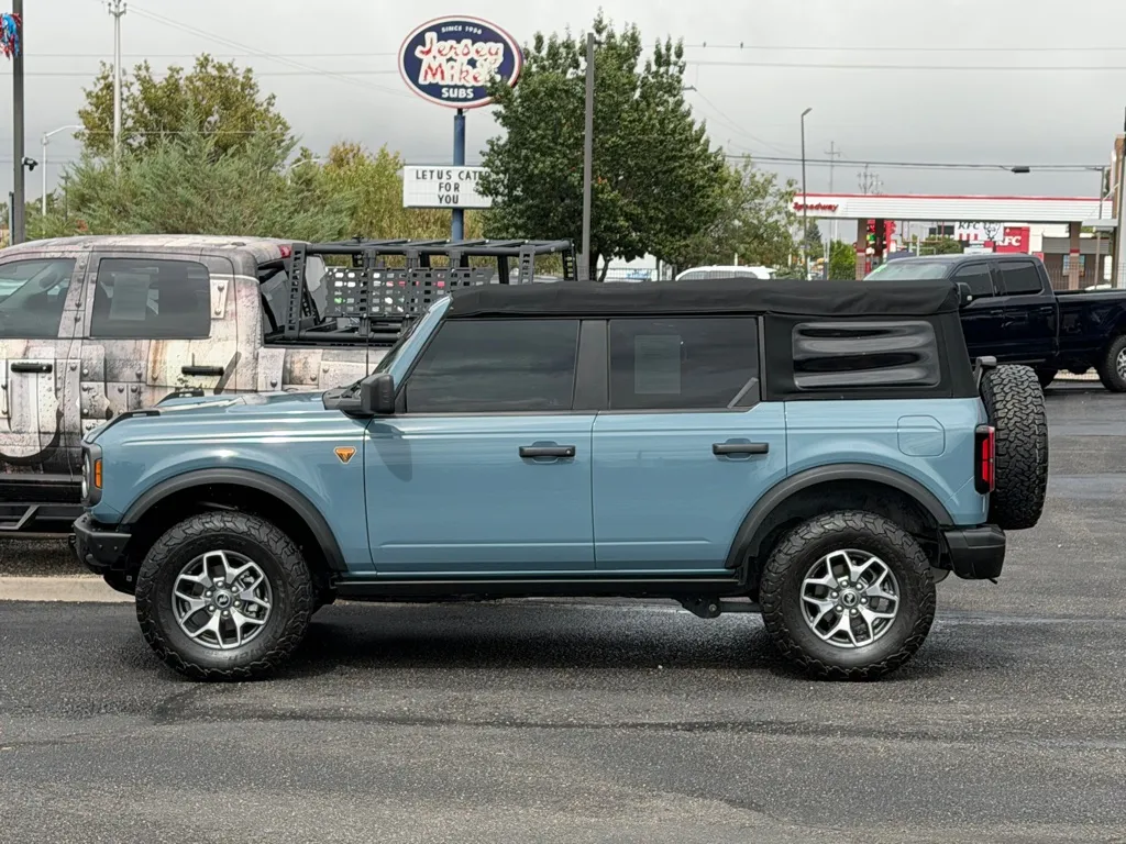 Ford Bronco photo 2
