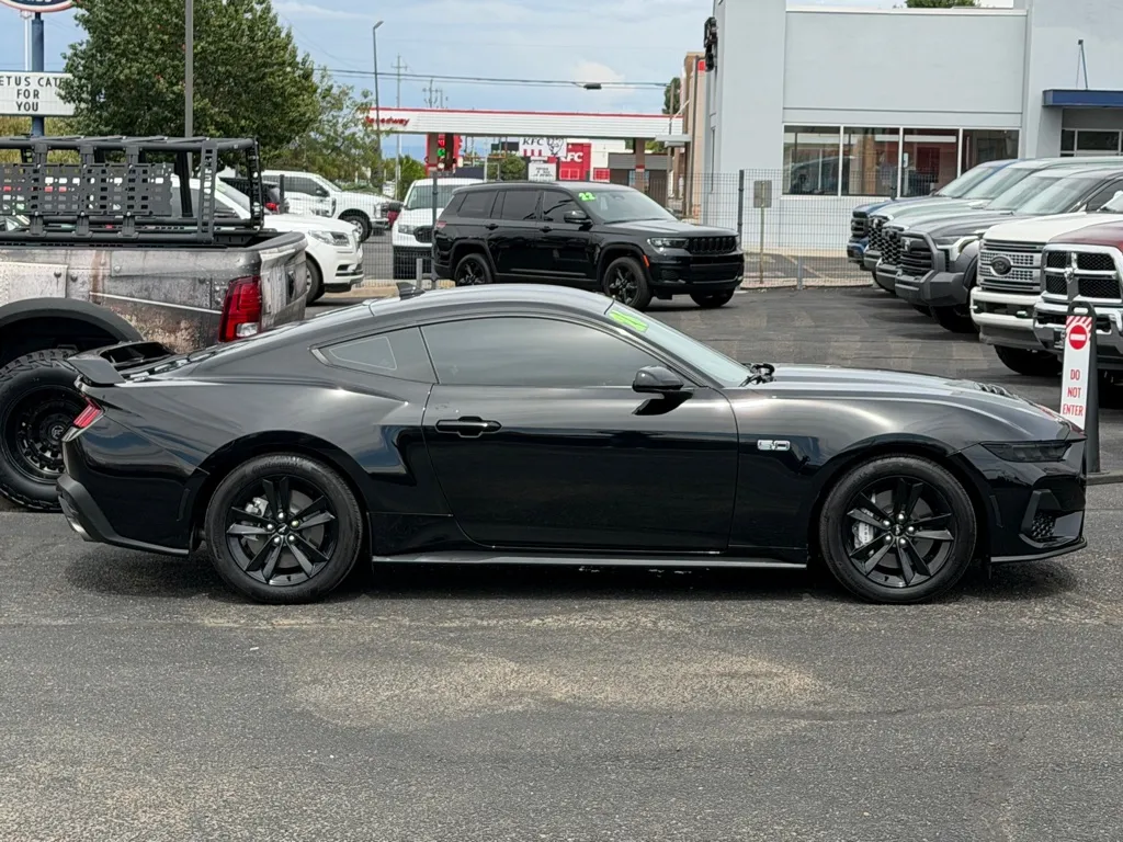 Ford Mustang photo 3