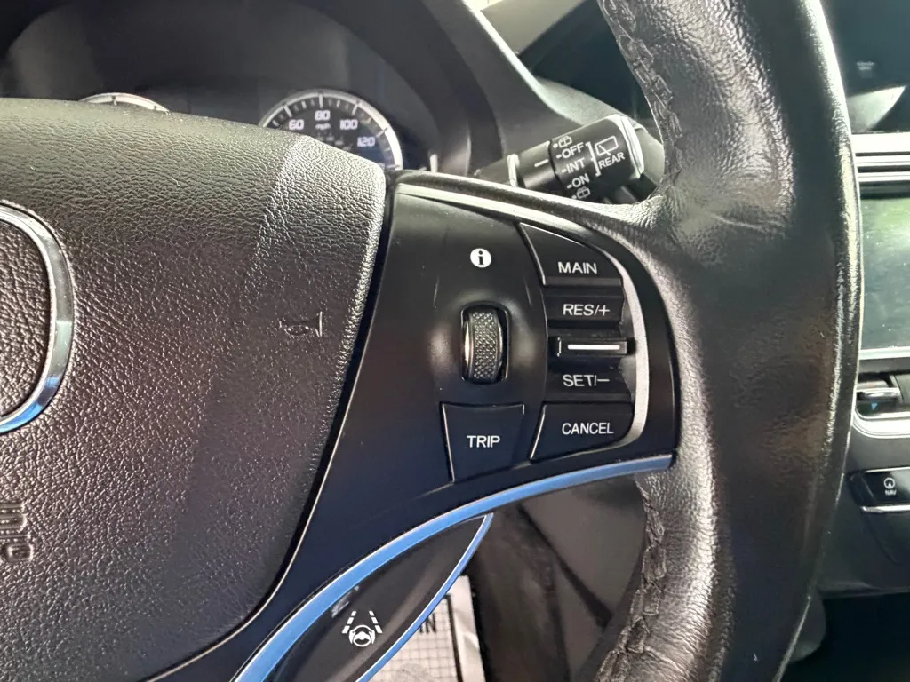 Acura MDX photo 9
