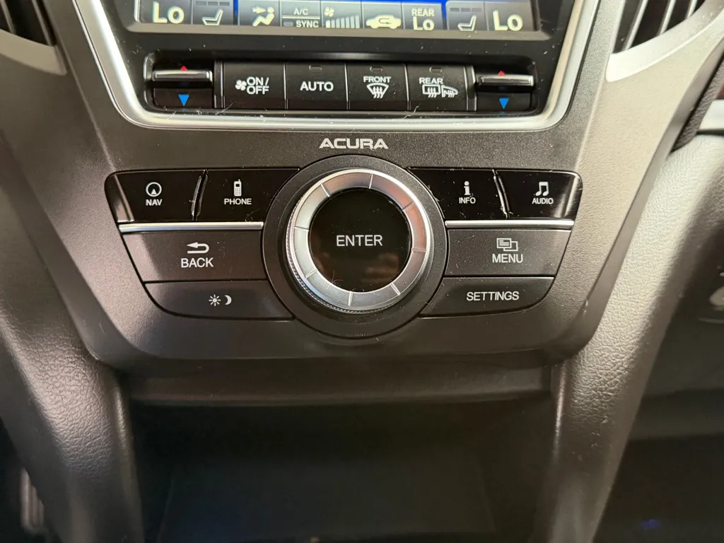 Acura MDX photo 15